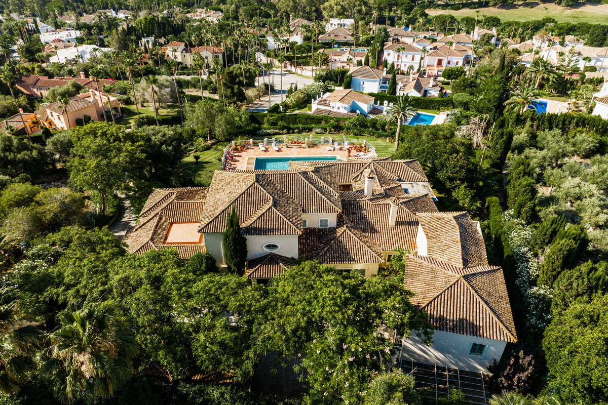 Se vende Villa - Chalet de 9 dormitorios en Costa Del Sol, Cadiz, España