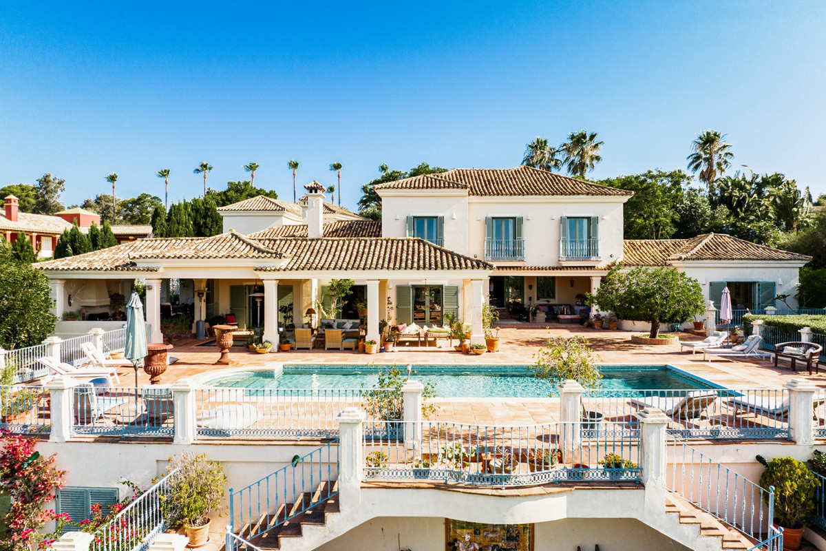 Se vende Villa - Chalet de 9 dormitorios en Costa Del Sol, Cadiz, España