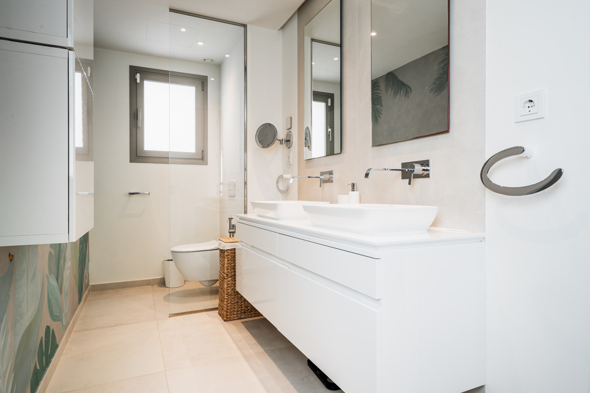 7 Bed Apartment for sale in Aloha Costa Del Sol, Málaga, Spain