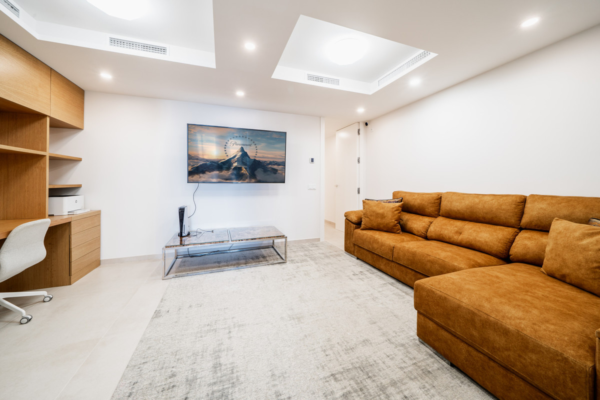 7 Bed Apartment for sale in Aloha Costa Del Sol, Málaga, Spain