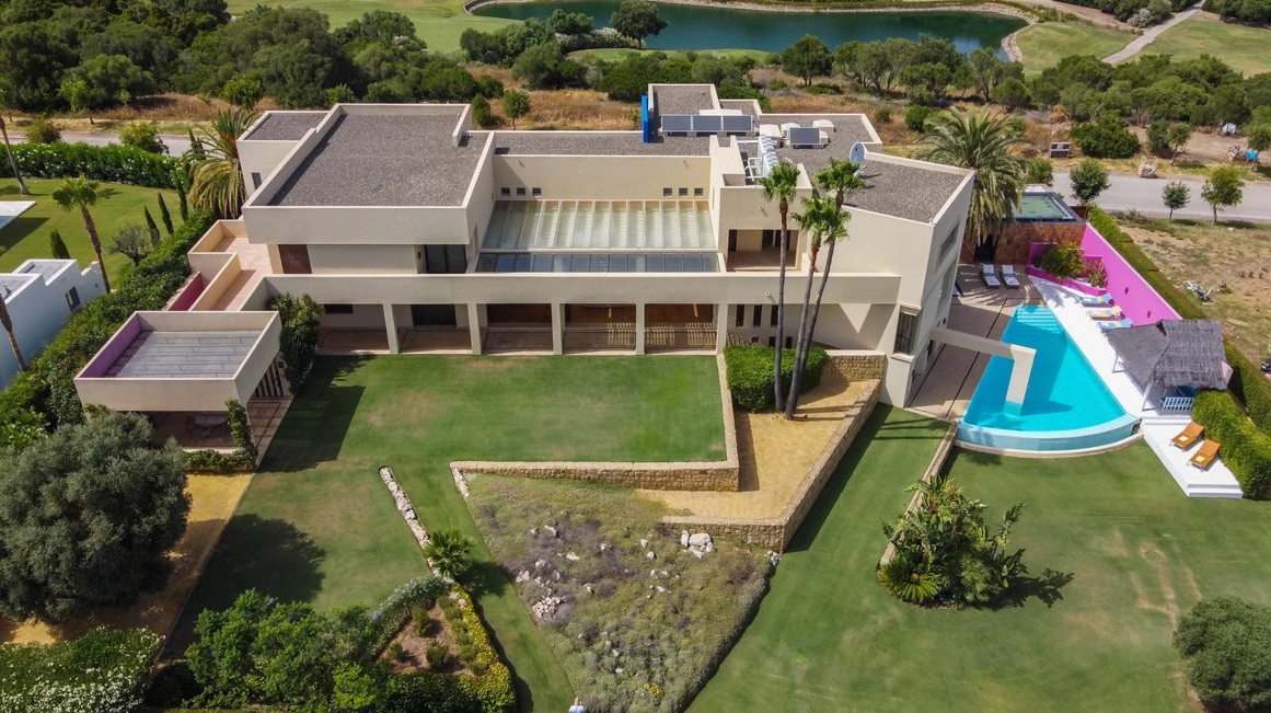 Se vende Villa - Chalet de 6 dormitorios en Costa Del Sol, Cadiz, España