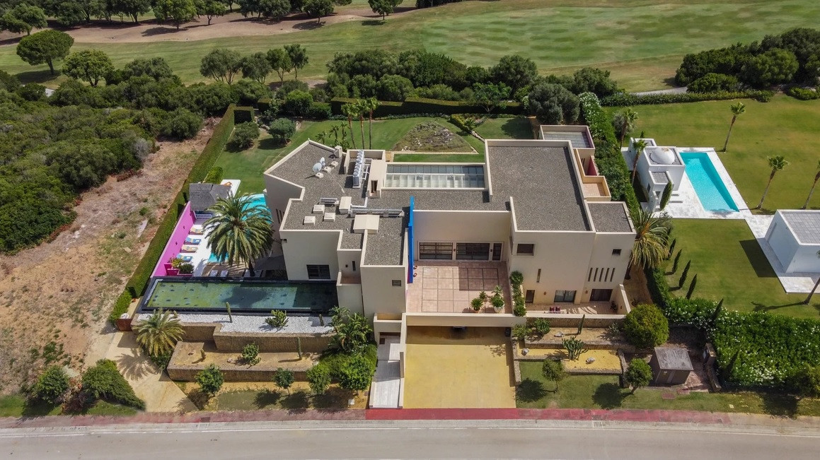 Se vende Villa - Chalet de 6 dormitorios en Costa Del Sol, Cadiz, España