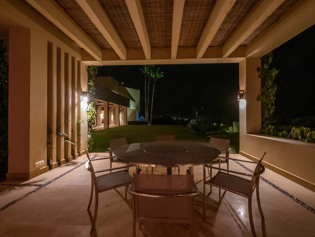 Se vende Villa - Chalet de 6 dormitorios en Costa Del Sol, Cadiz, España