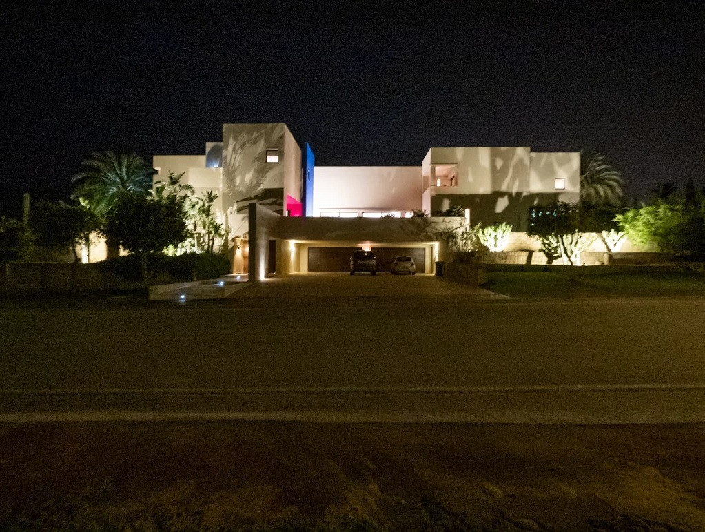 Se vende Villa - Chalet de 6 dormitorios en Costa Del Sol, Cadiz, España