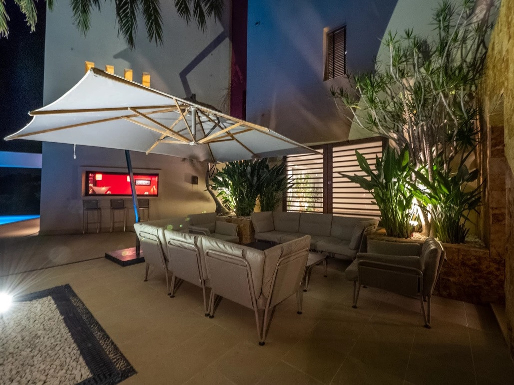 Se vende Villa - Chalet de 6 dormitorios en Costa Del Sol, Cadiz, España