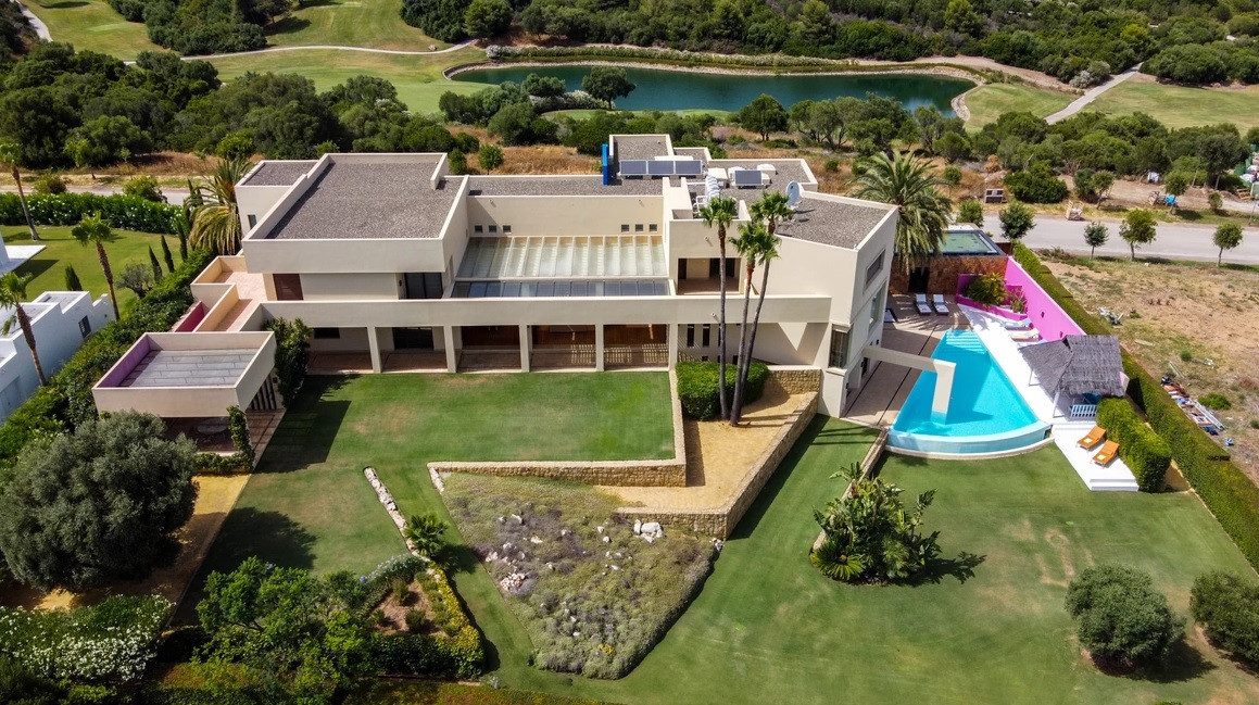 Se vende Villa - Chalet de 6 dormitorios en Costa Del Sol, Cadiz, España