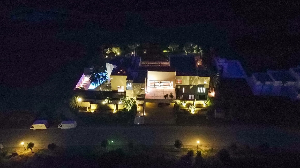 Se vende Villa - Chalet de 6 dormitorios en Costa Del Sol, Cadiz, España