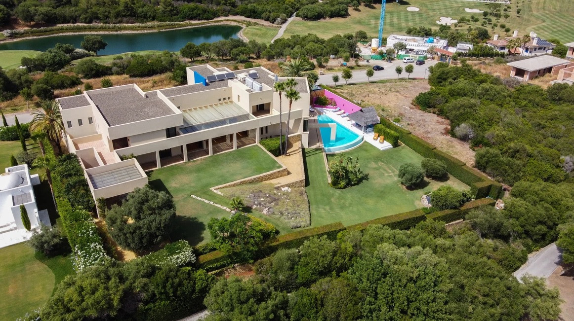 Se vende Villa - Chalet de 6 dormitorios en Costa Del Sol, Cadiz, España