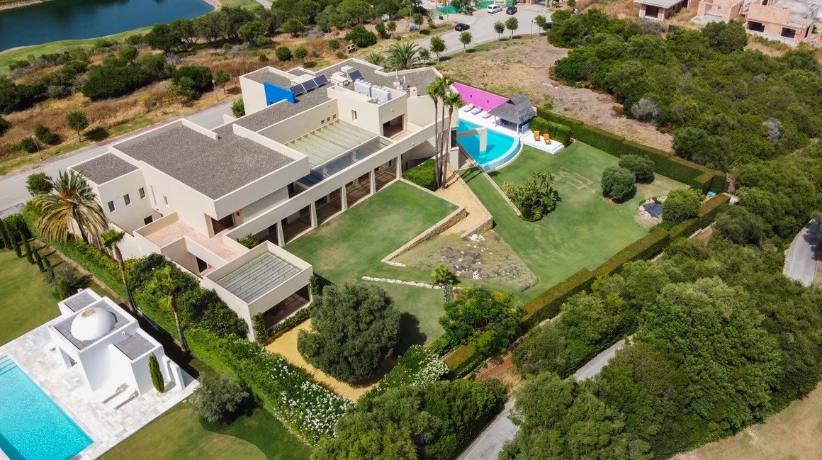 Se vende Villa - Chalet de 6 dormitorios en Costa Del Sol, Cadiz, España