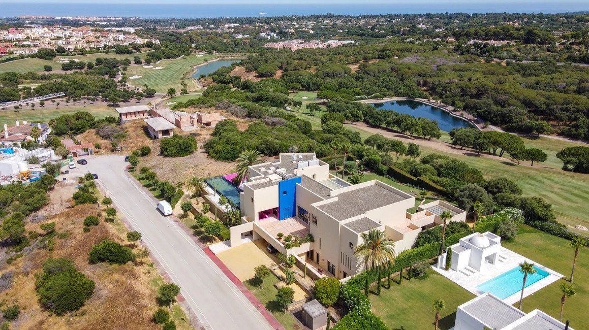 Se vende Villa - Chalet de 6 dormitorios en Costa Del Sol, Cadiz, España