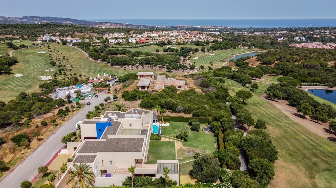 Se vende Villa - Chalet de 6 dormitorios en Costa Del Sol, Cadiz, España