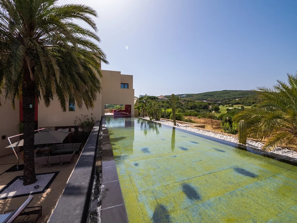 Se vende Villa - Chalet de 6 dormitorios en Costa Del Sol, Cadiz, España