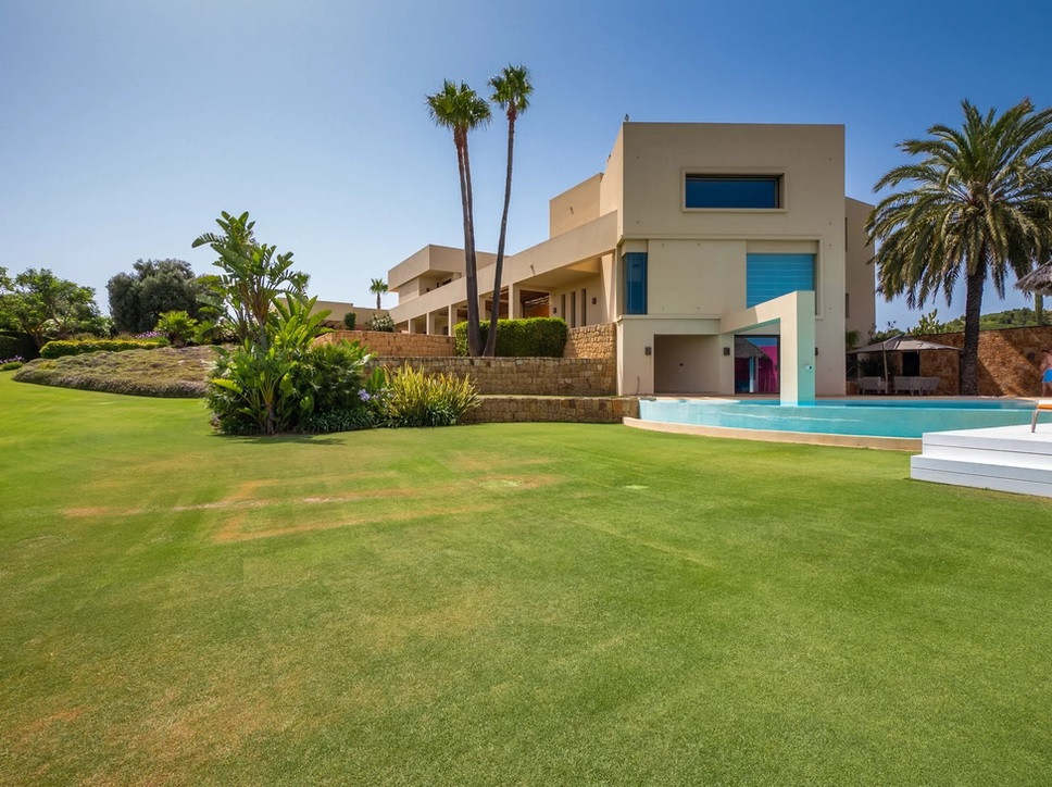 Se vende Villa - Chalet de 6 dormitorios en Costa Del Sol, Cadiz, España