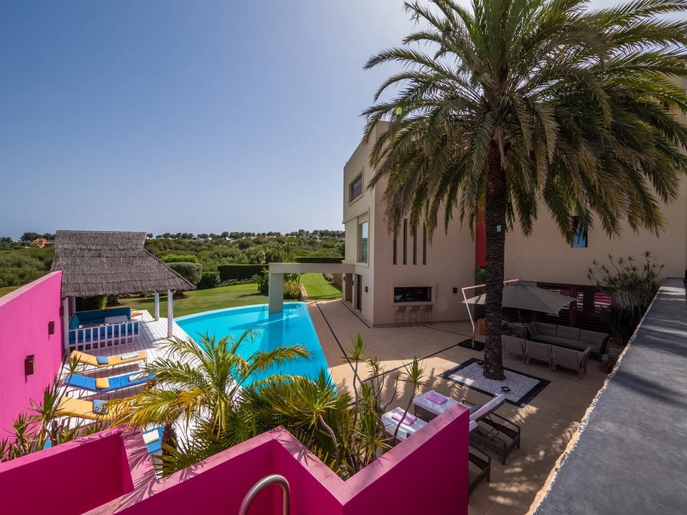 Se vende Villa - Chalet de 6 dormitorios en Costa Del Sol, Cadiz, España