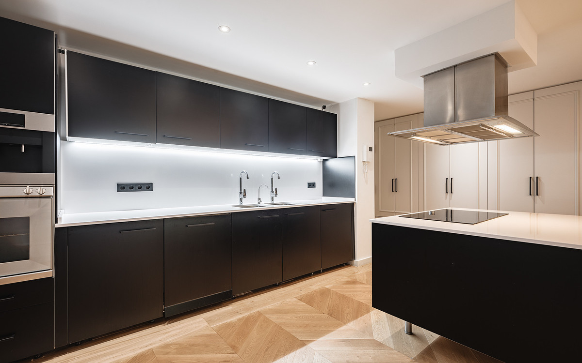 3 Bed Apartment for sale in Benahavís Costa Del Sol, Málaga, Spain