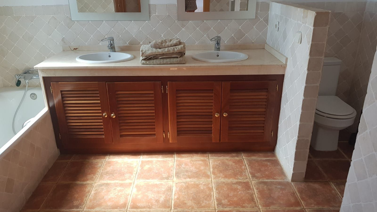 4 Bed Townhouse for sale in El Paraiso Costa Del Sol, Málaga, Spain