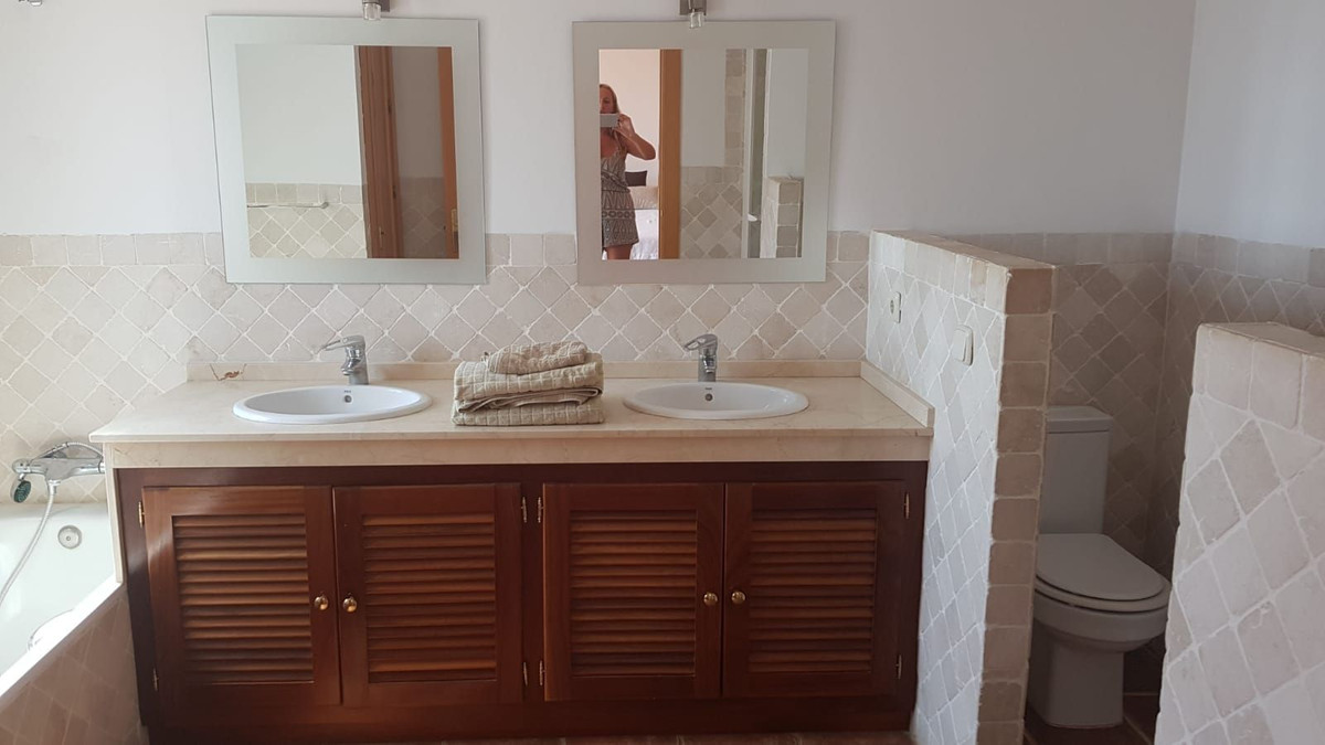 4 Bed Townhouse for sale in El Paraiso Costa Del Sol, Málaga, Spain
