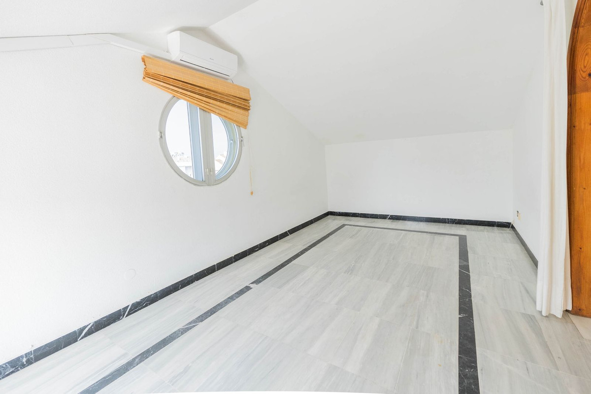 5 Bed Apartment for sale in Fuengirola Costa Del Sol, Málaga, Spain