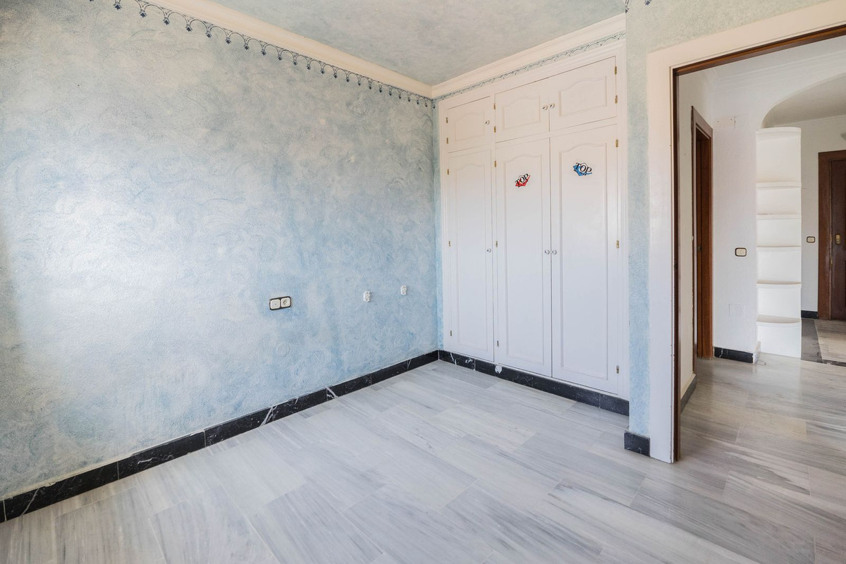 5 Bed Apartment for sale in Fuengirola Costa Del Sol, Málaga, Spain