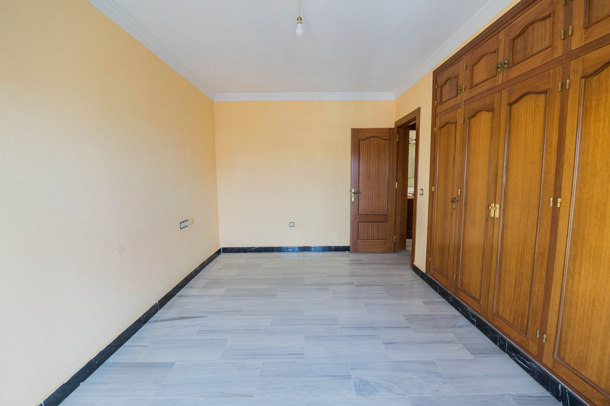 5 Bed Apartment for sale in Fuengirola Costa Del Sol, Málaga, Spain