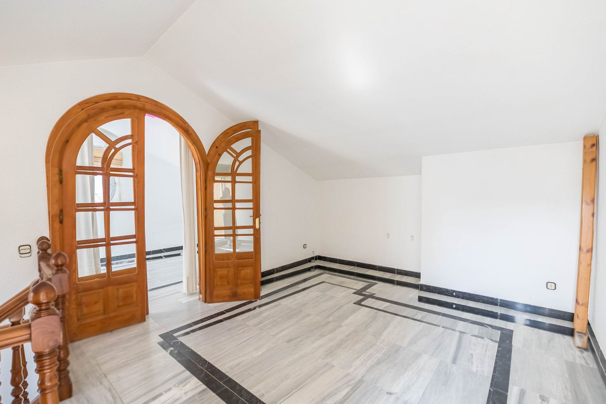 5 Bed Apartment for sale in Fuengirola Costa Del Sol, Málaga, Spain