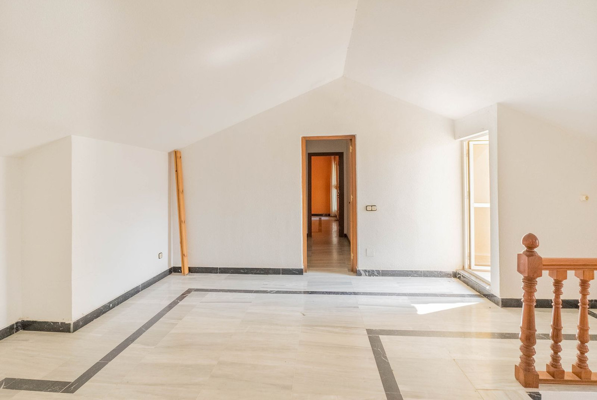 5 Bed Apartment for sale in Fuengirola Costa Del Sol, Málaga, Spain