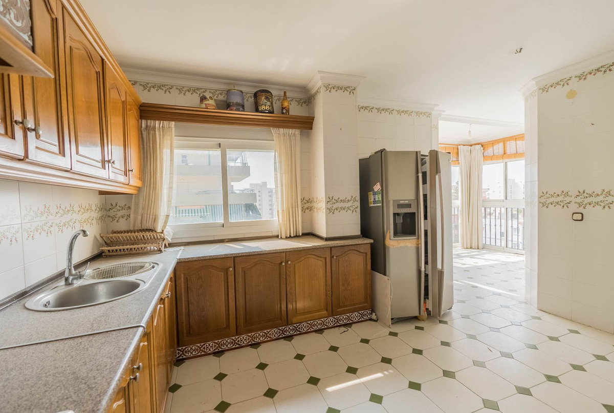 5 Bed Apartment for sale in Fuengirola Costa Del Sol, Málaga, Spain