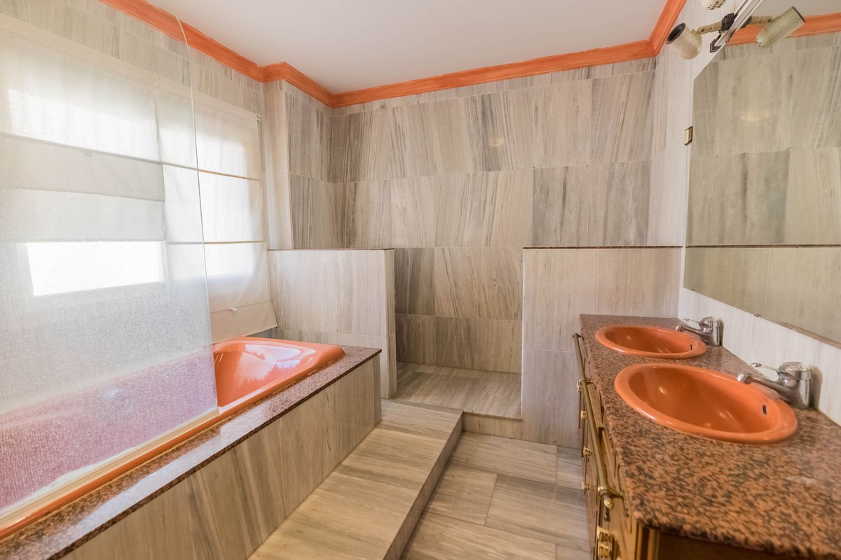 5 Bed Apartment for sale in Fuengirola Costa Del Sol, Málaga, Spain