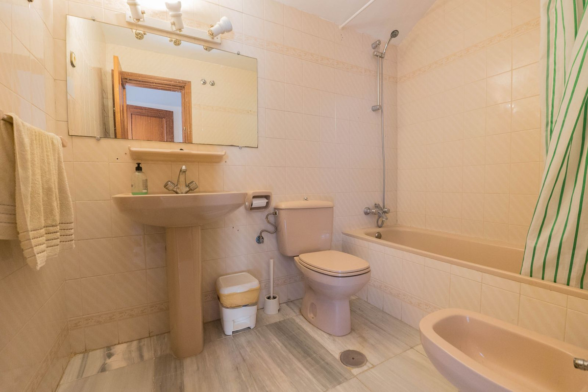 5 Bed Apartment for sale in Fuengirola Costa Del Sol, Málaga, Spain