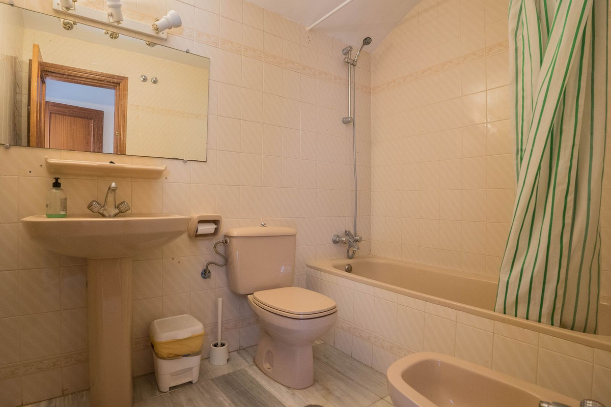 5 Bed Apartment for sale in Fuengirola Costa Del Sol, Málaga, Spain