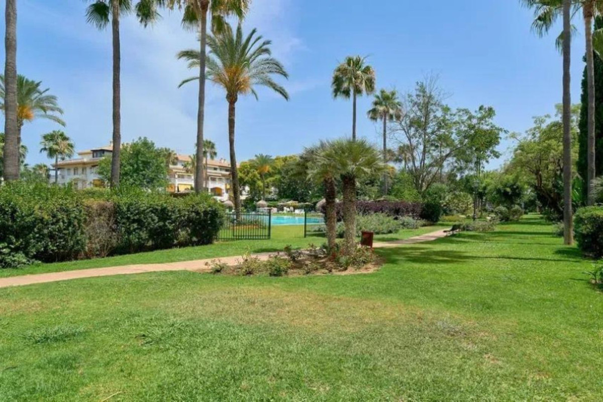 3 Bed Apartment for sale in Marbella Costa Del Sol, Málaga, Spain