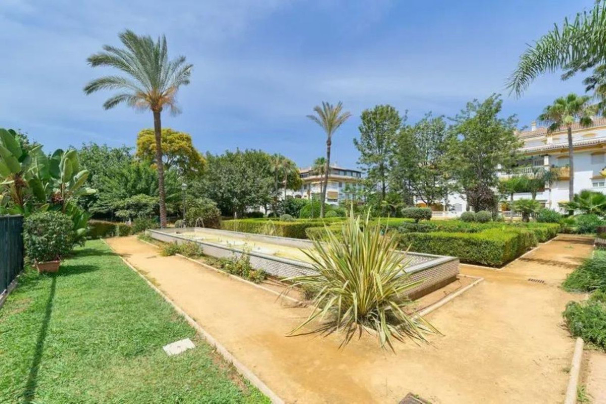3 Bed Apartment for sale in Marbella Costa Del Sol, Málaga, Spain
