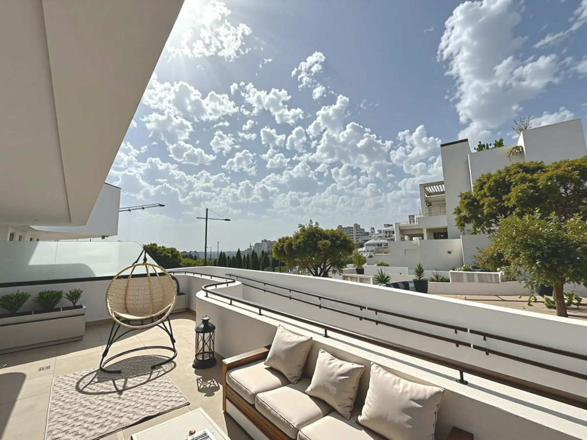 4 Bed Apartment for sale in Estepona Costa Del Sol, Málaga, Spain