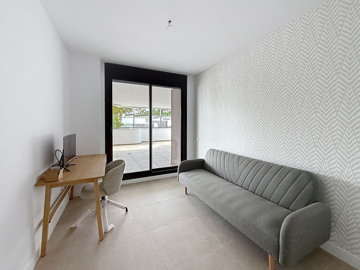 4 Bed Apartment for sale in Estepona Costa Del Sol, Málaga, Spain