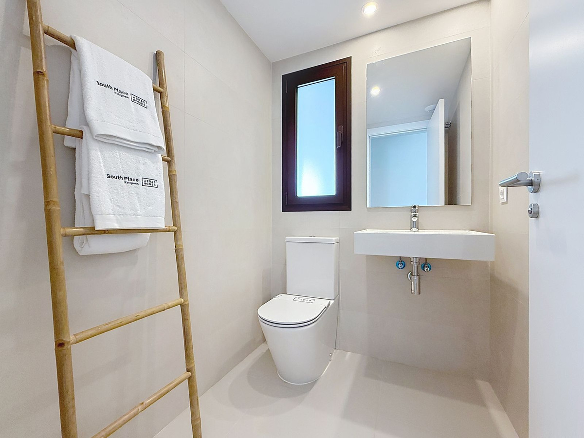 4 Bed Apartment for sale in Estepona Costa Del Sol, Málaga, Spain