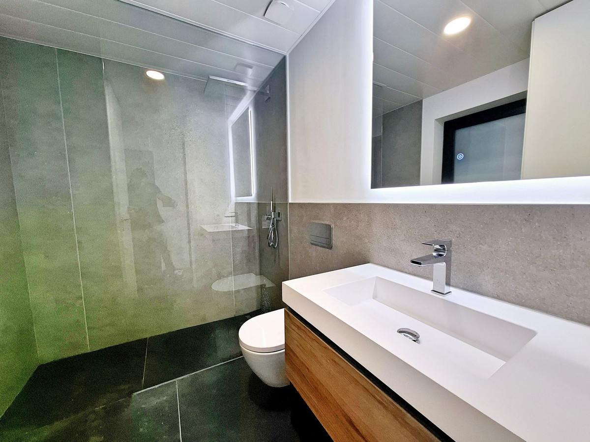 Se vende Apartamento Planta Media de 2 dormitorios en Costa Del Sol, Málaga, España