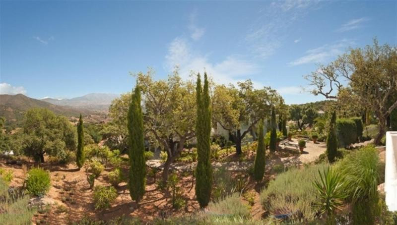 2 Bed Apartment for sale in La Mairena Costa Del Sol, Málaga, Spain