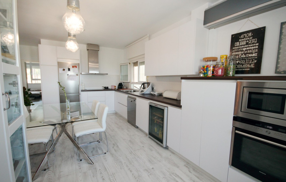 2 Bed Apartment for sale in La Mairena Costa Del Sol, Málaga, Spain