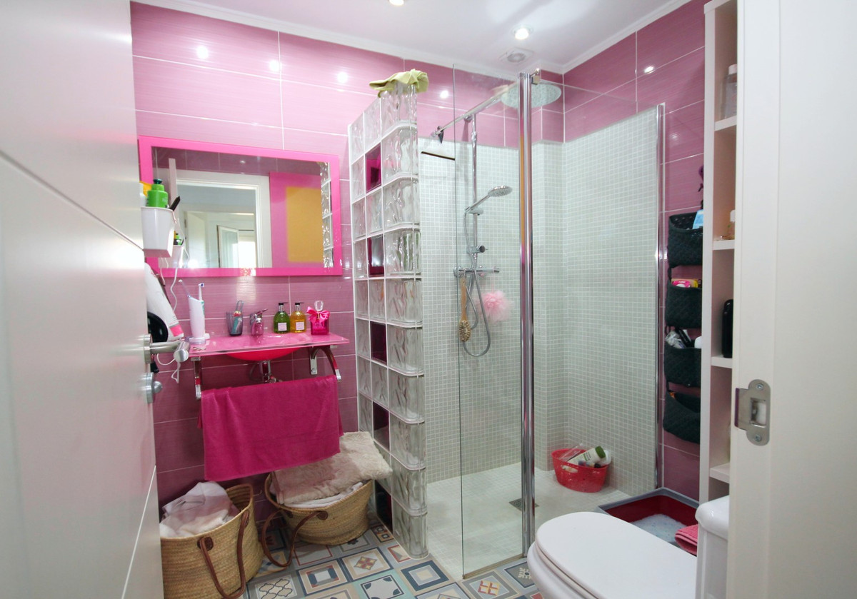 2 Bed Apartment for sale in La Mairena Costa Del Sol, Málaga, Spain