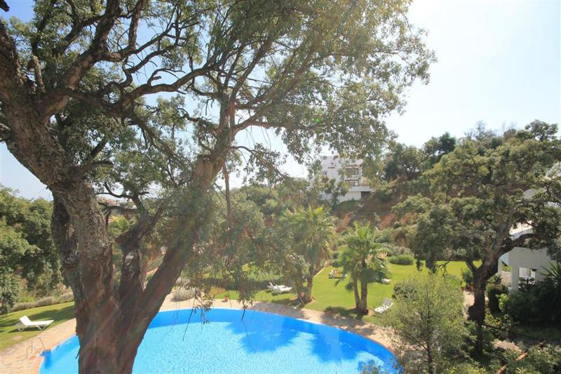 2 Bed Apartment for sale in La Mairena Costa Del Sol, Málaga, Spain