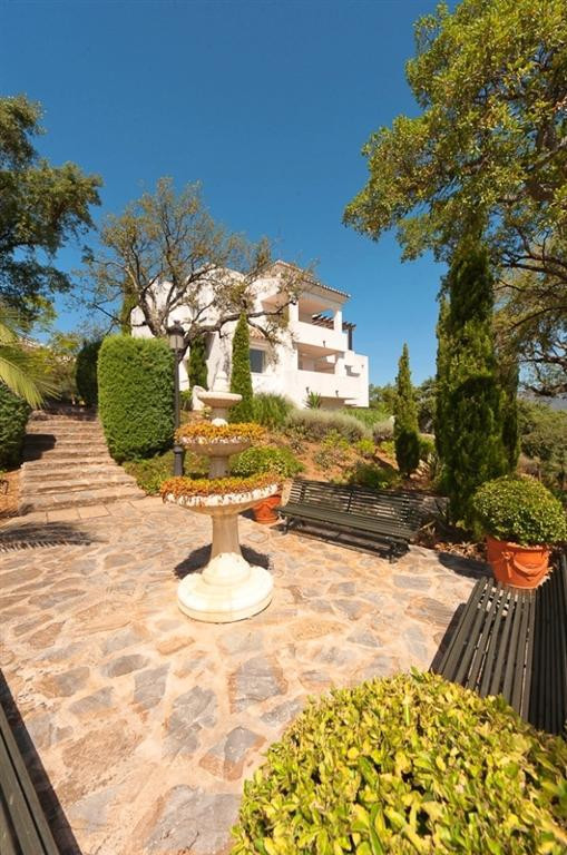2 Bed Apartment for sale in La Mairena Costa Del Sol, Málaga, Spain