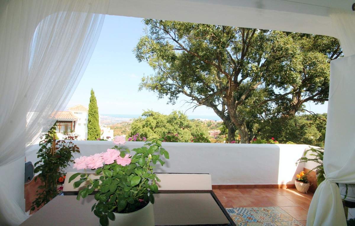 2 Bed Apartment for sale in La Mairena Costa Del Sol, Málaga, Spain