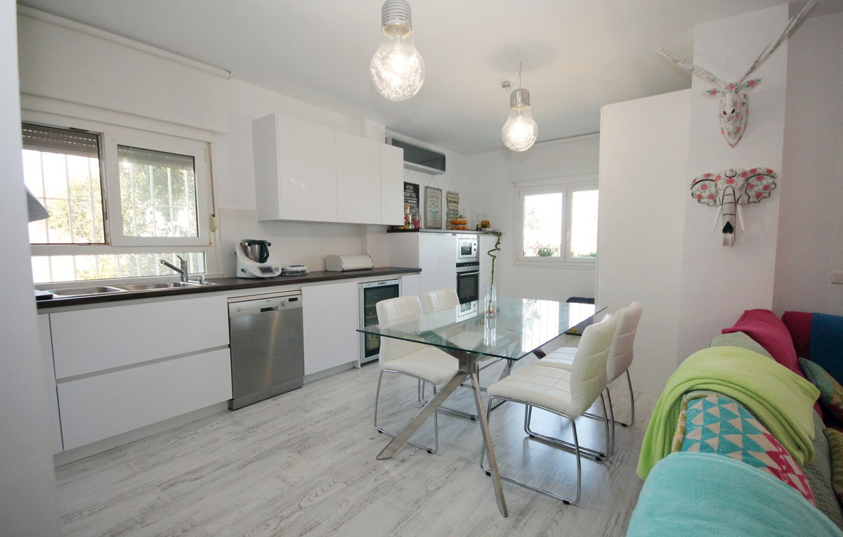 2 Bed Apartment for sale in La Mairena Costa Del Sol, Málaga, Spain