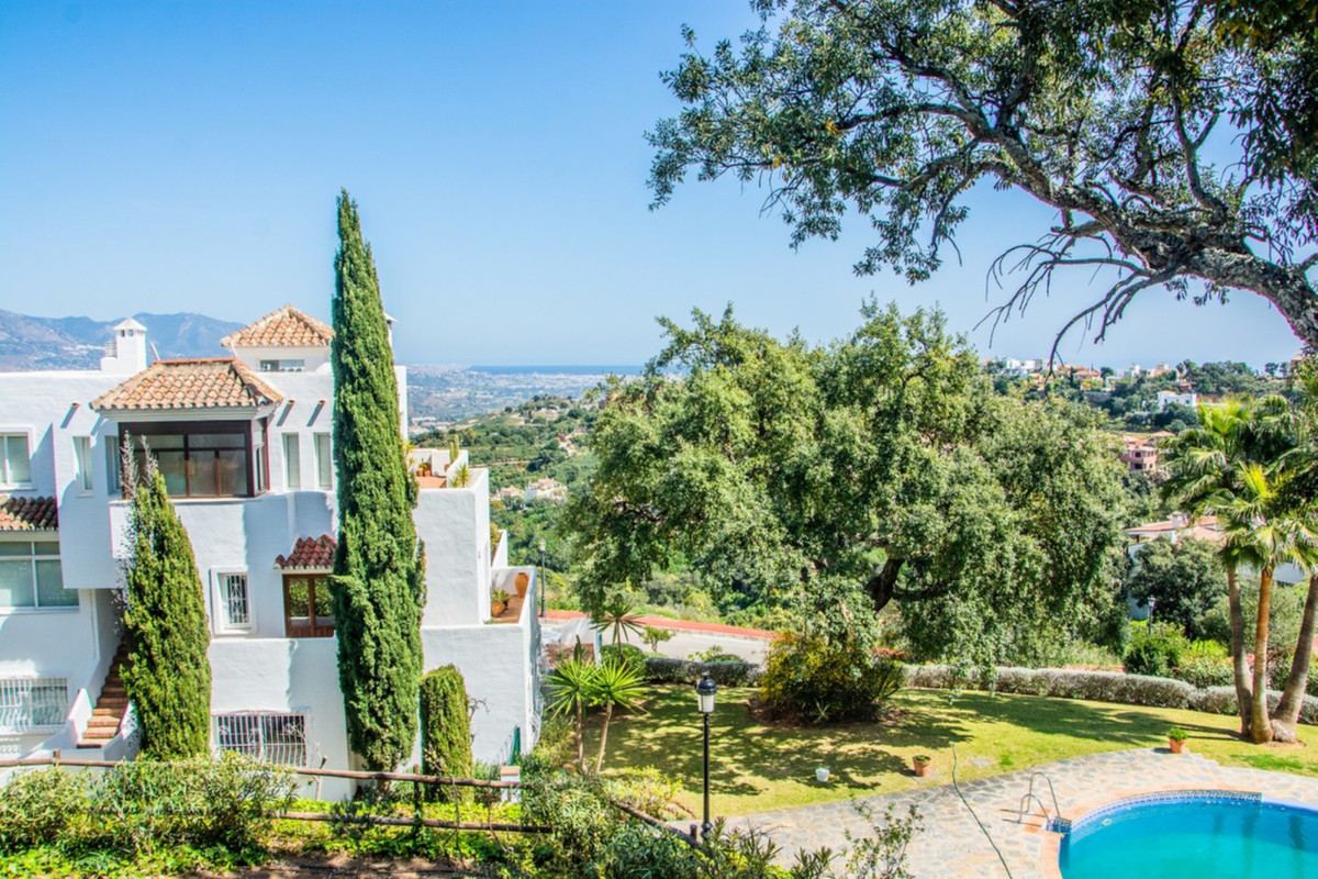 2 Bed Apartment for sale in La Mairena Costa Del Sol, Málaga, Spain