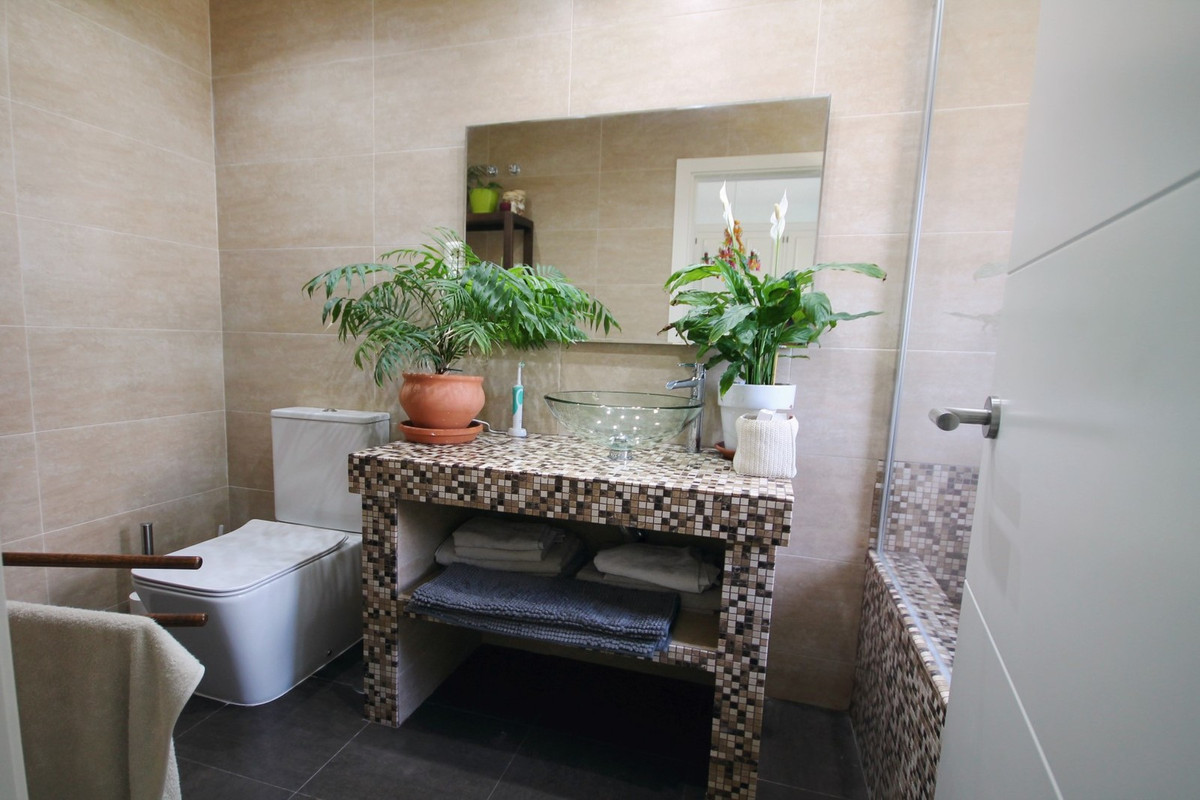 2 Bed Apartment for sale in La Mairena Costa Del Sol, Málaga, Spain