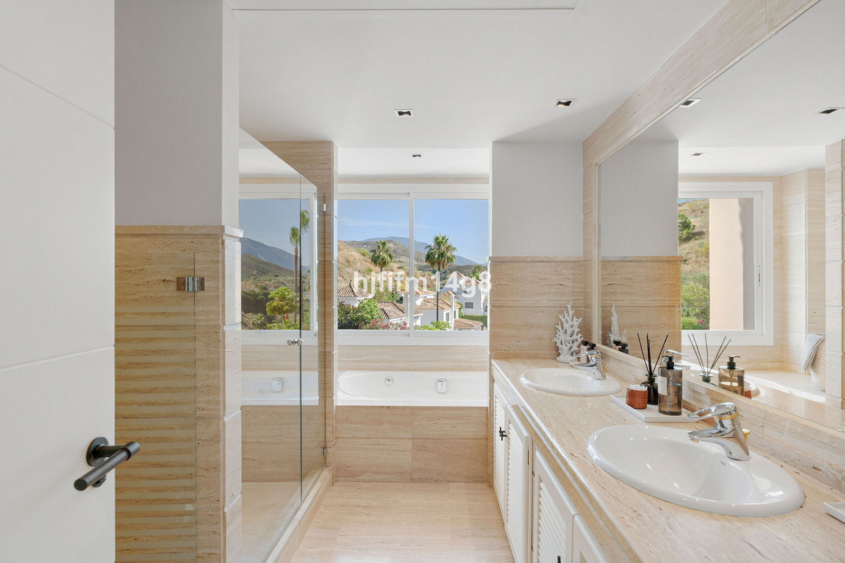 3 Bed Apartment for sale in Nueva Andalucía Costa Del Sol, Málaga, Spain