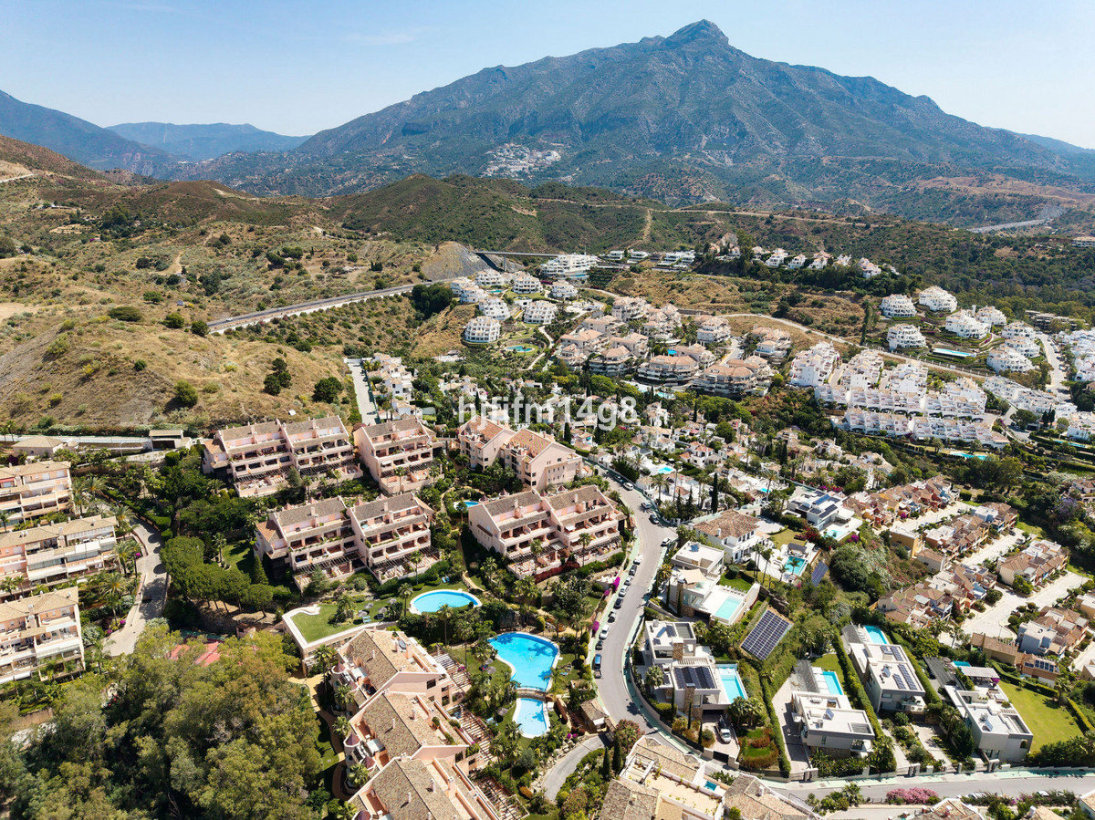 3 Bed Apartment for sale in Nueva Andalucía Costa Del Sol, Málaga, Spain