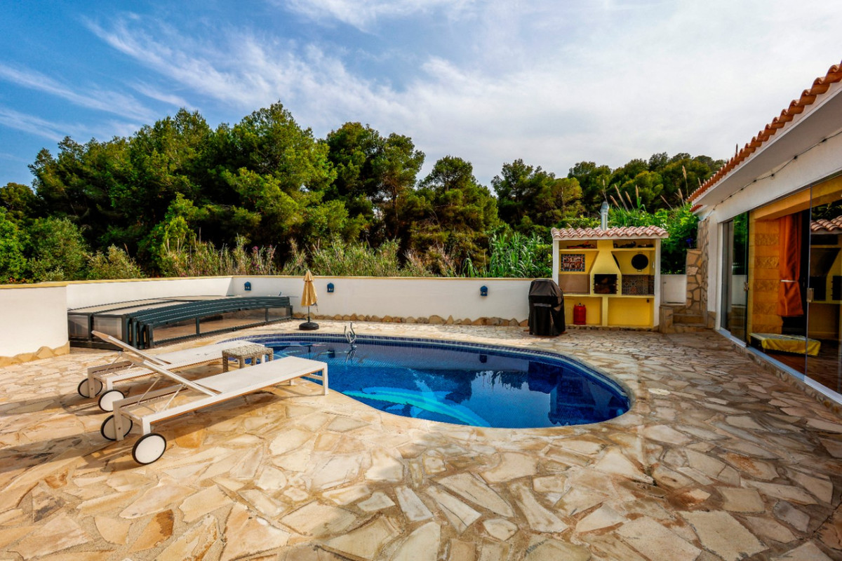 Se vende Villa - Chalet de 5 dormitorios en Costa Blanca, Alicante, España