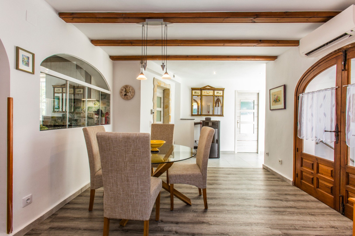 Se vende Villa - Chalet de 5 dormitorios en Costa Blanca, Alicante, España