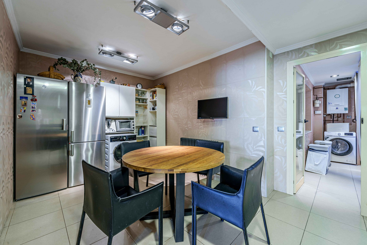 4 Bed Apartment for sale in Centro Histórico Málaga Ciudad, Málaga, Spain